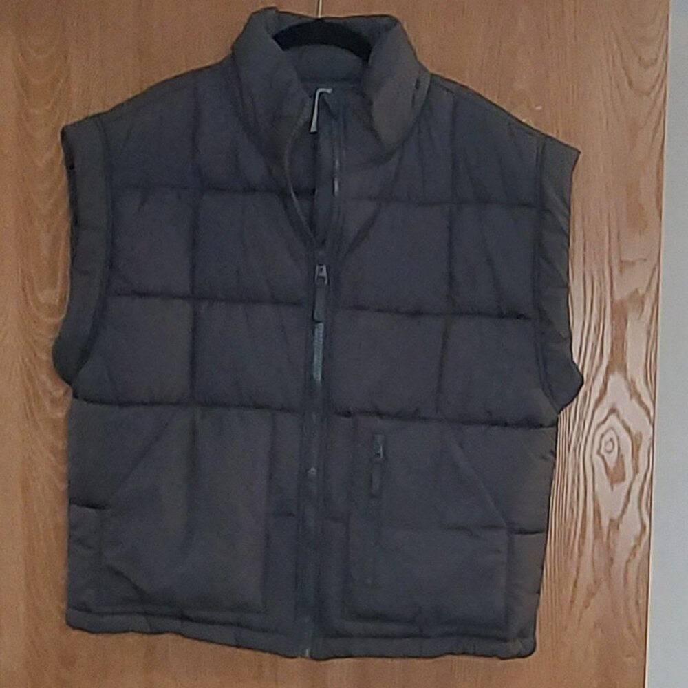 Fabletics Cloud Nine Puffer Vest - Picture 6 of 9
